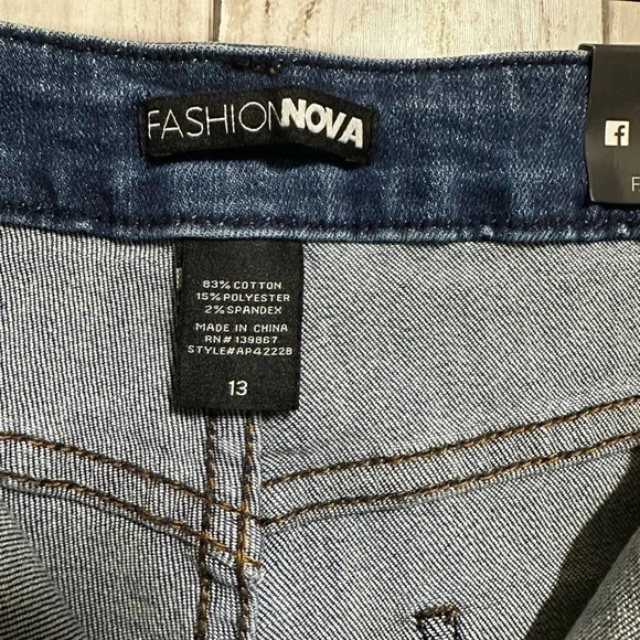 Fashion Nova Distressed Bermuda Short Jeans Size 13 - Picture 6 of 10